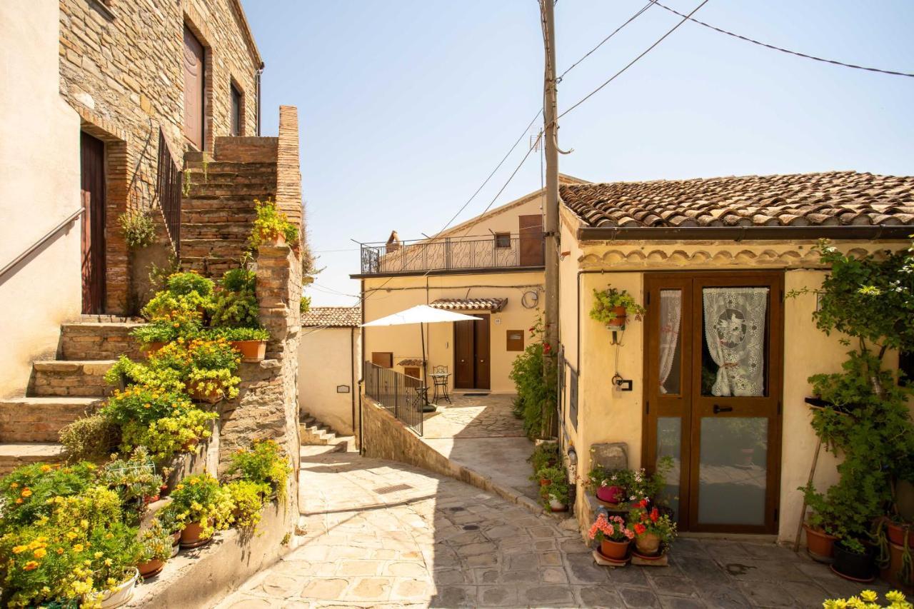 Il Paesaggio Lunare Aliano ภายนอก รูปภาพ