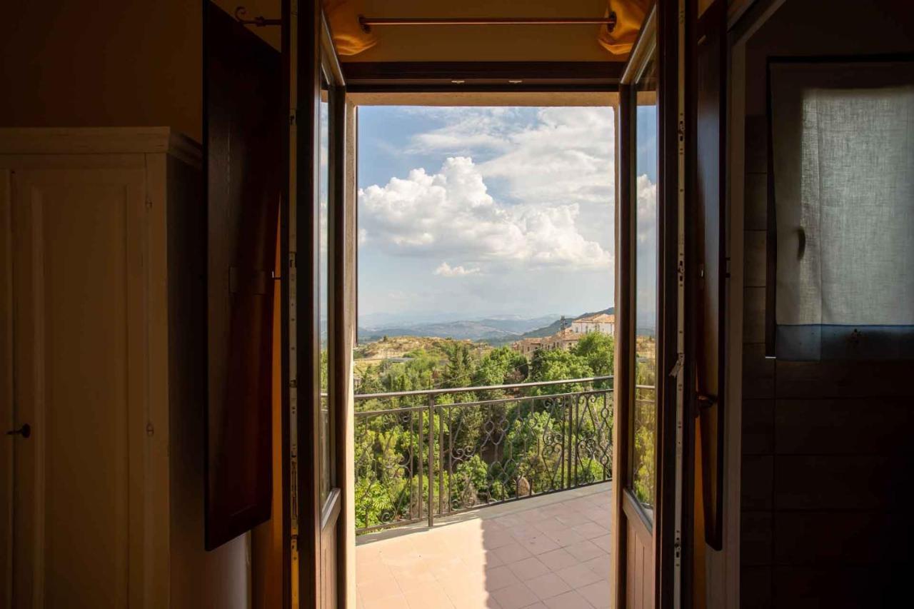 Il Paesaggio Lunare Aliano ภายนอก รูปภาพ